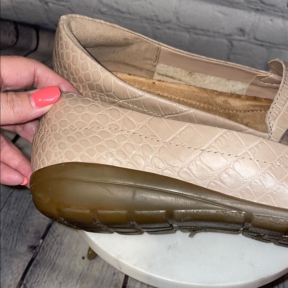 Easy Spirit “Seabides” Croc-Embossed Beige Loafers Sz 9.5 - Picture 10 of 11